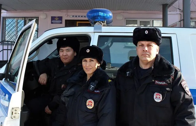 В Железногорске полицейские спасли бабушку из запертой квартиры