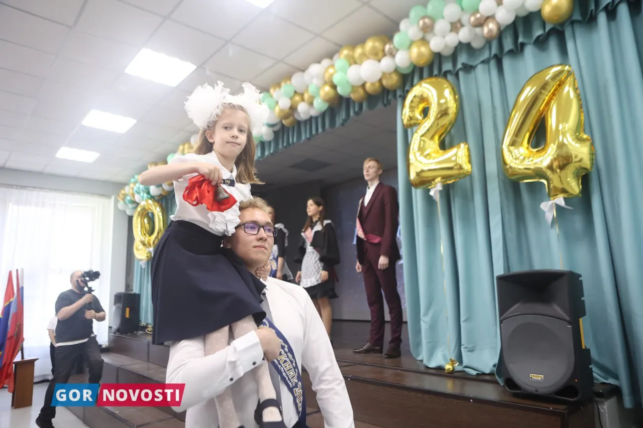 В школах Красноярска прошли последние звонки