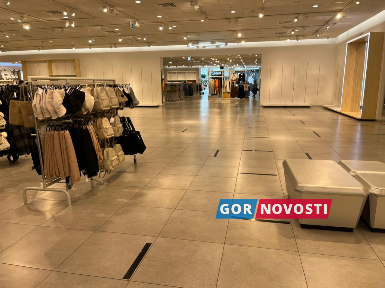Красноярцы продолжают опустошать полки магазина H&M