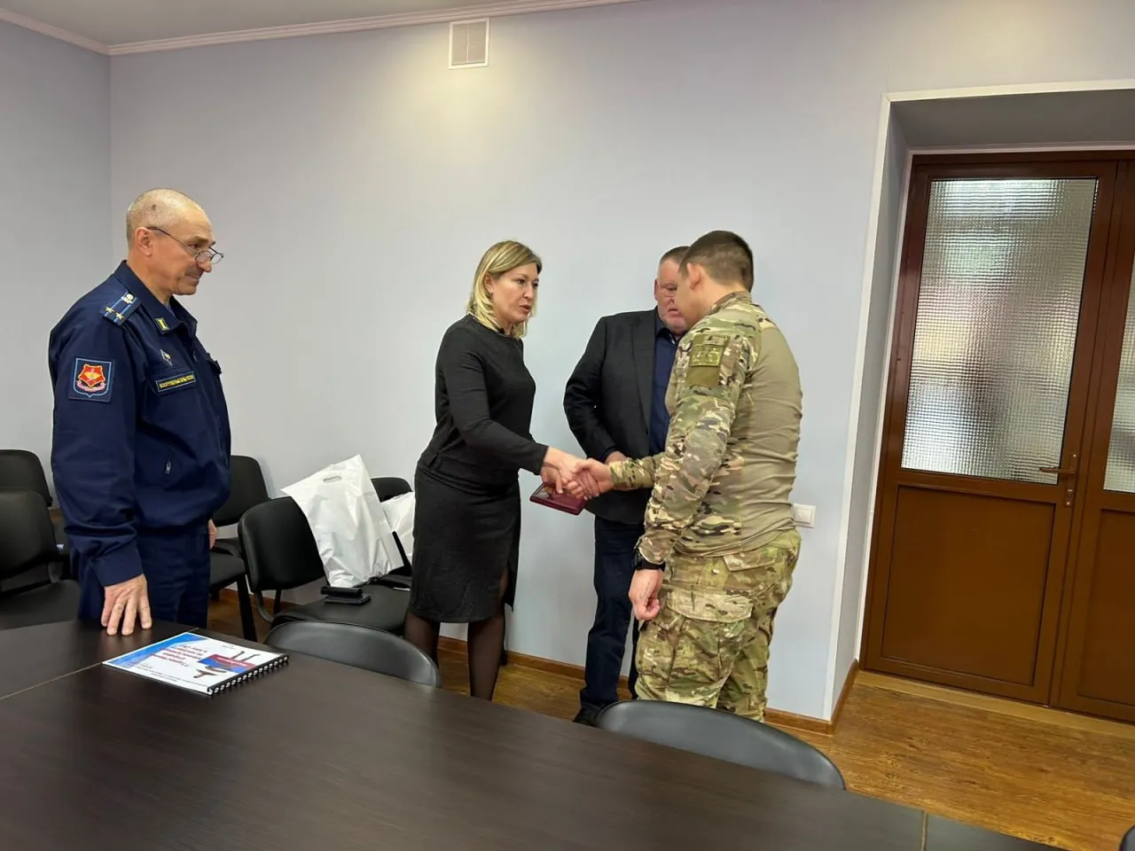 Бойцу из Свердловского района Красноярска вручили медаль за храбрость II степени
