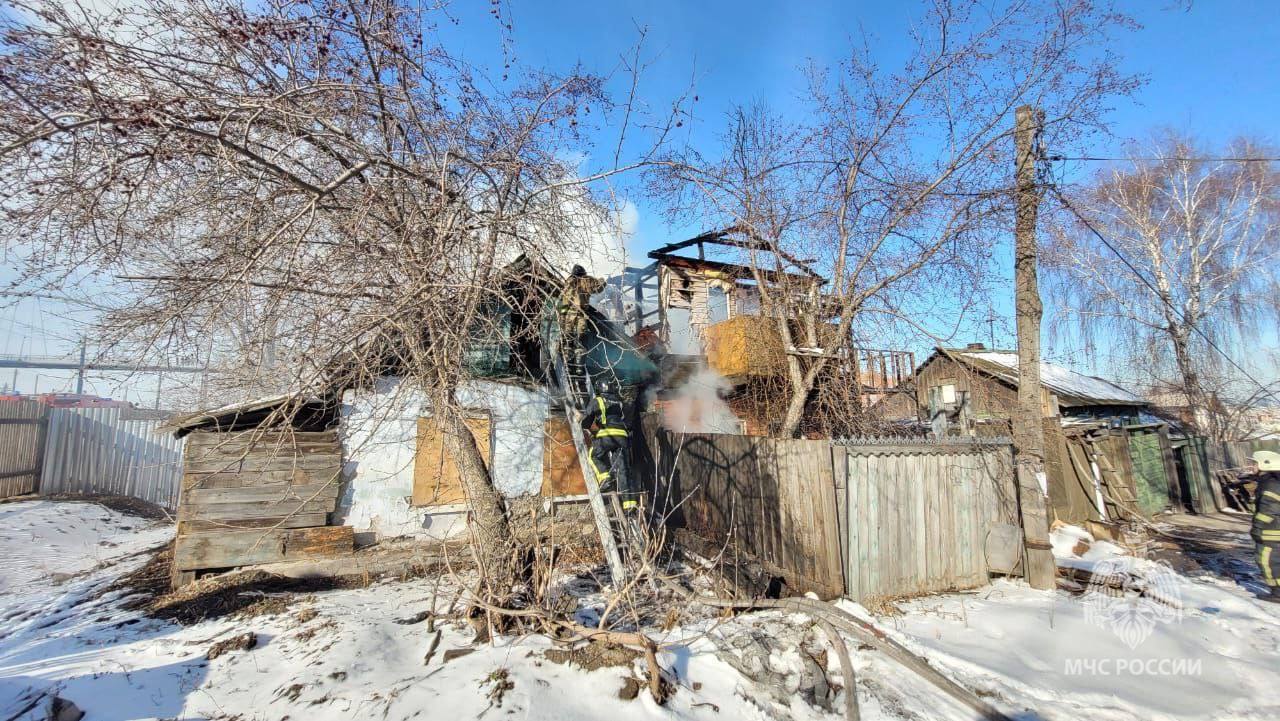 В красноярской Николаевке загорелся частный дом