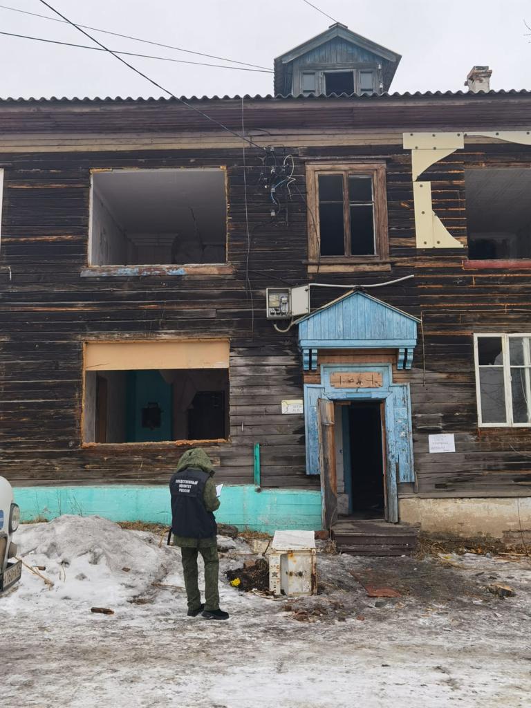 Стали известны подробности гибели женщины под обвалившейся кровлей нежилого дома в Красноярске
