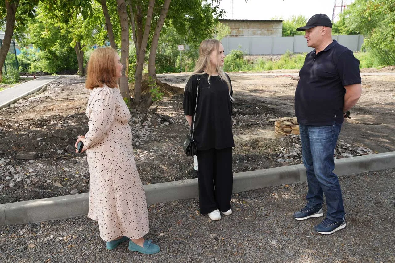 В Красноярске продолжается благоустройство набережной Бугача и общественного пространства в Ветлужанке