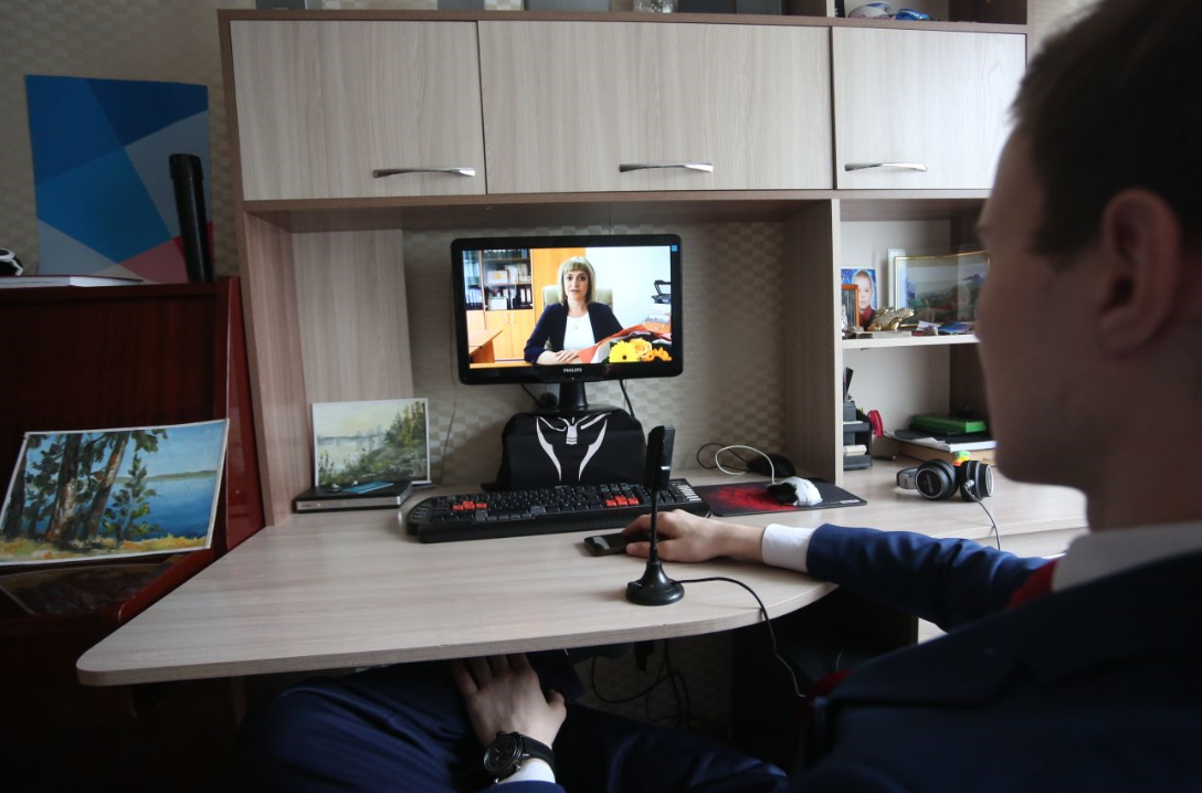 В Красноярском крае школьники продолжат обучение онлайн