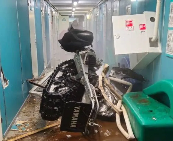 На севере Красноярского края 22-летний водитель снегохода влетел в задние больницы и погиб