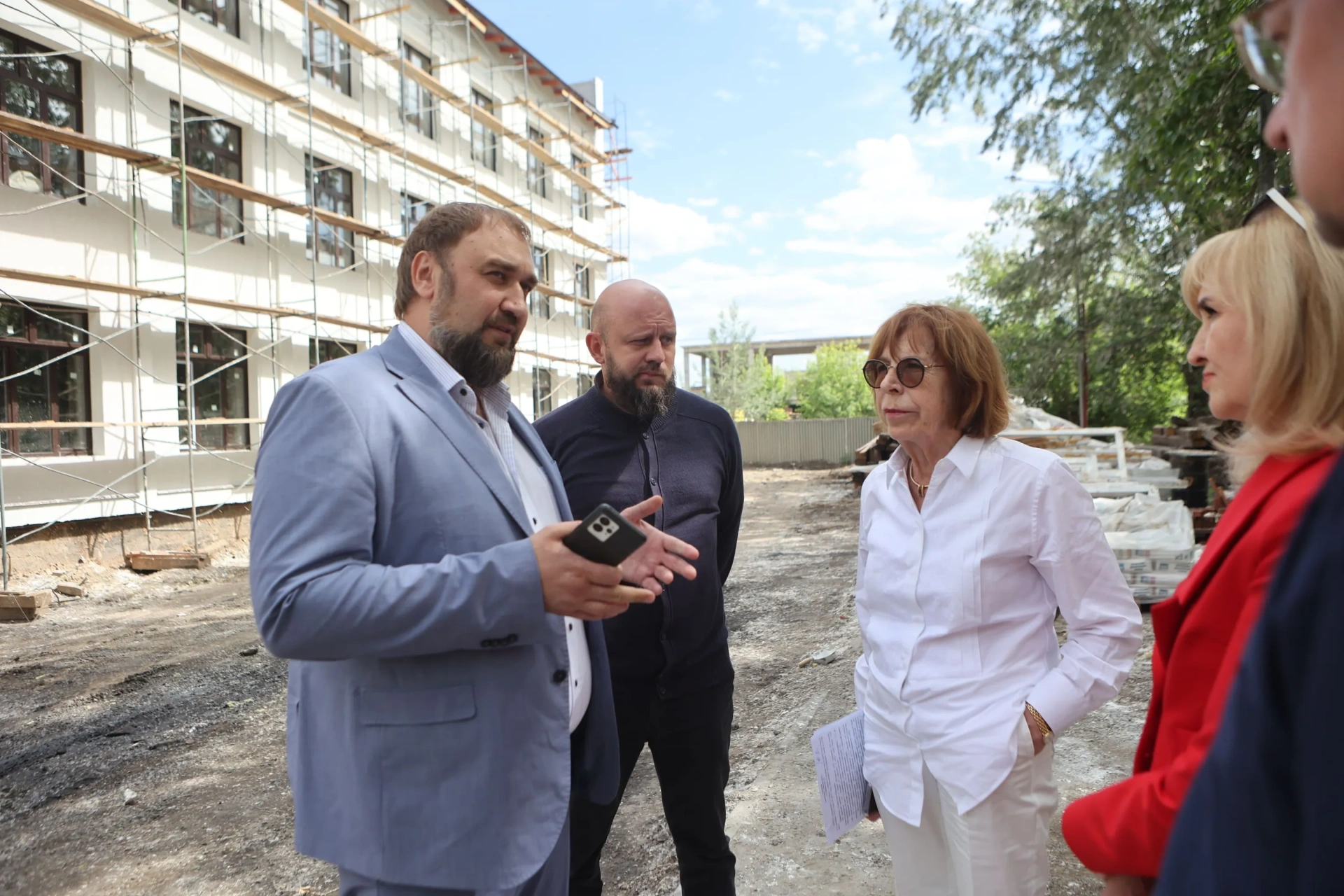 Красноярские депутаты проинспектировали ремонт городских школ