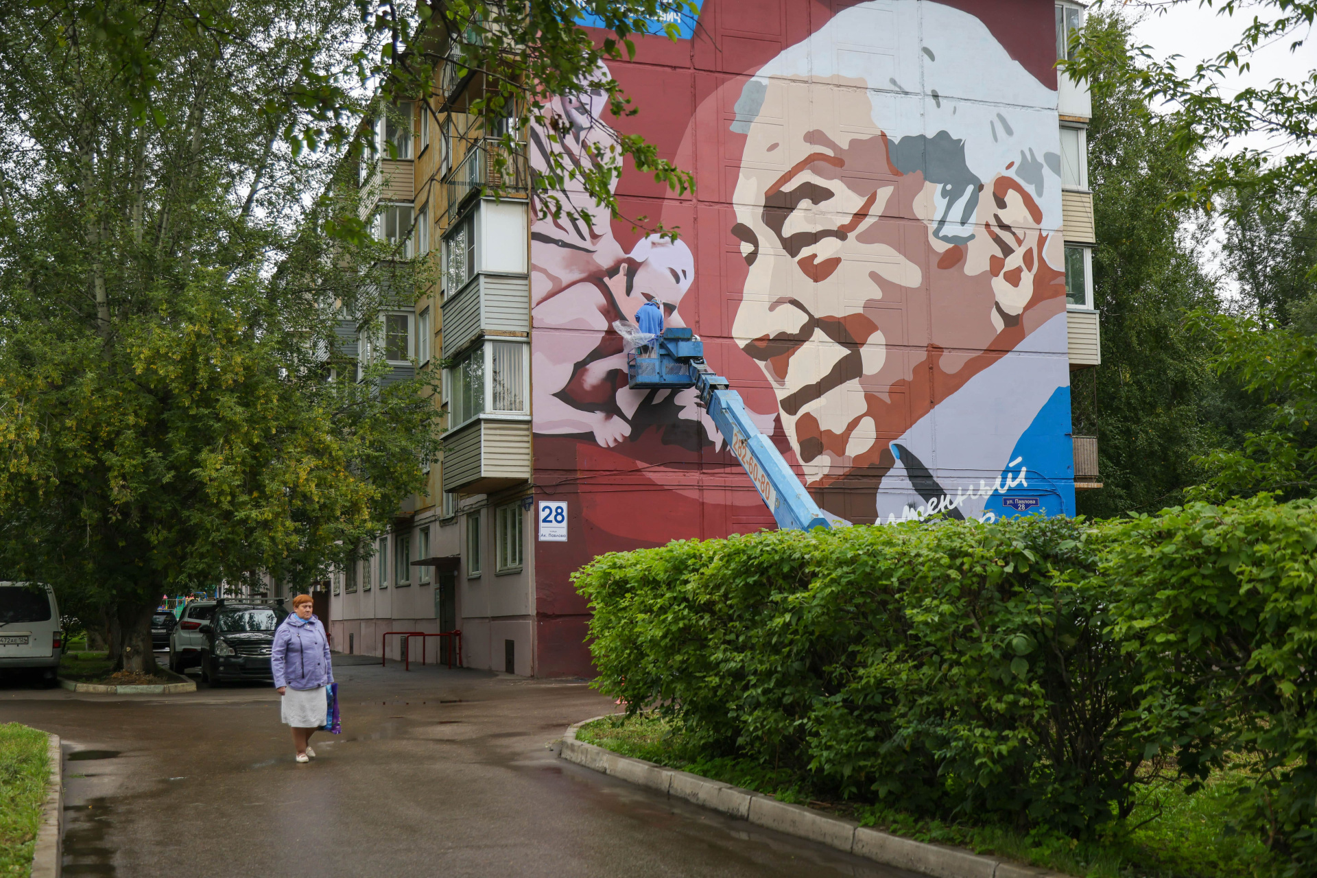 В Красноярске юные художники украсят улицу Вавилова рисунками цветов и растений