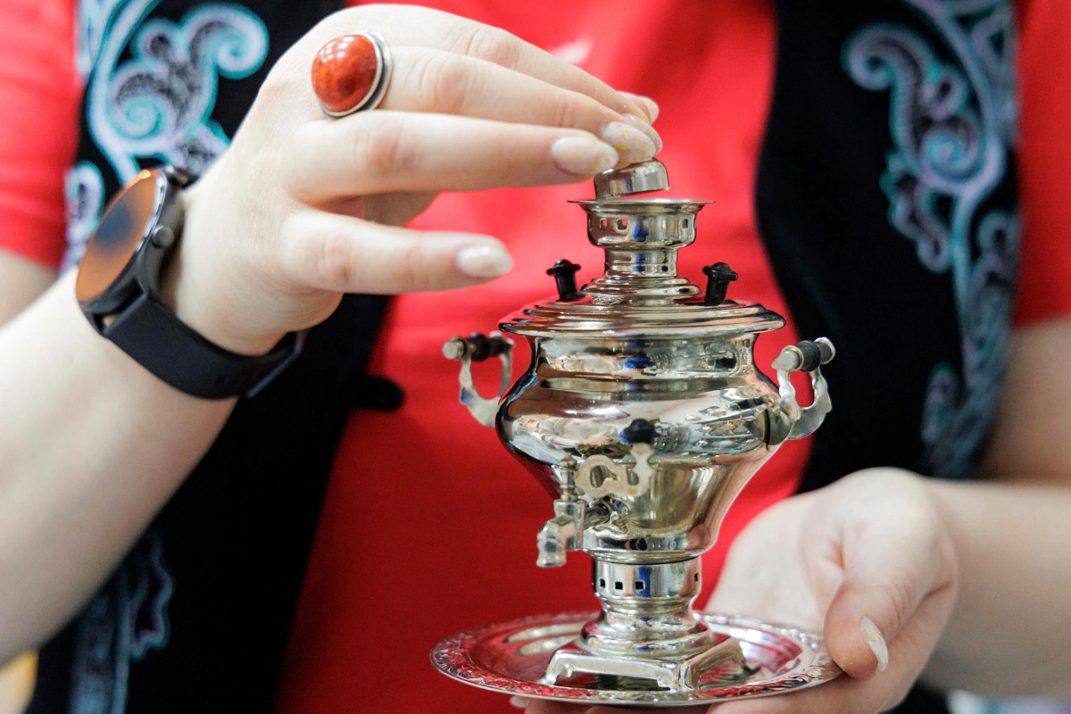 Миниатюрная копия самовара Льва Толстого «Ясная Поляна». Фото: мэрия Красноярска Фото: мэрия Красноярска