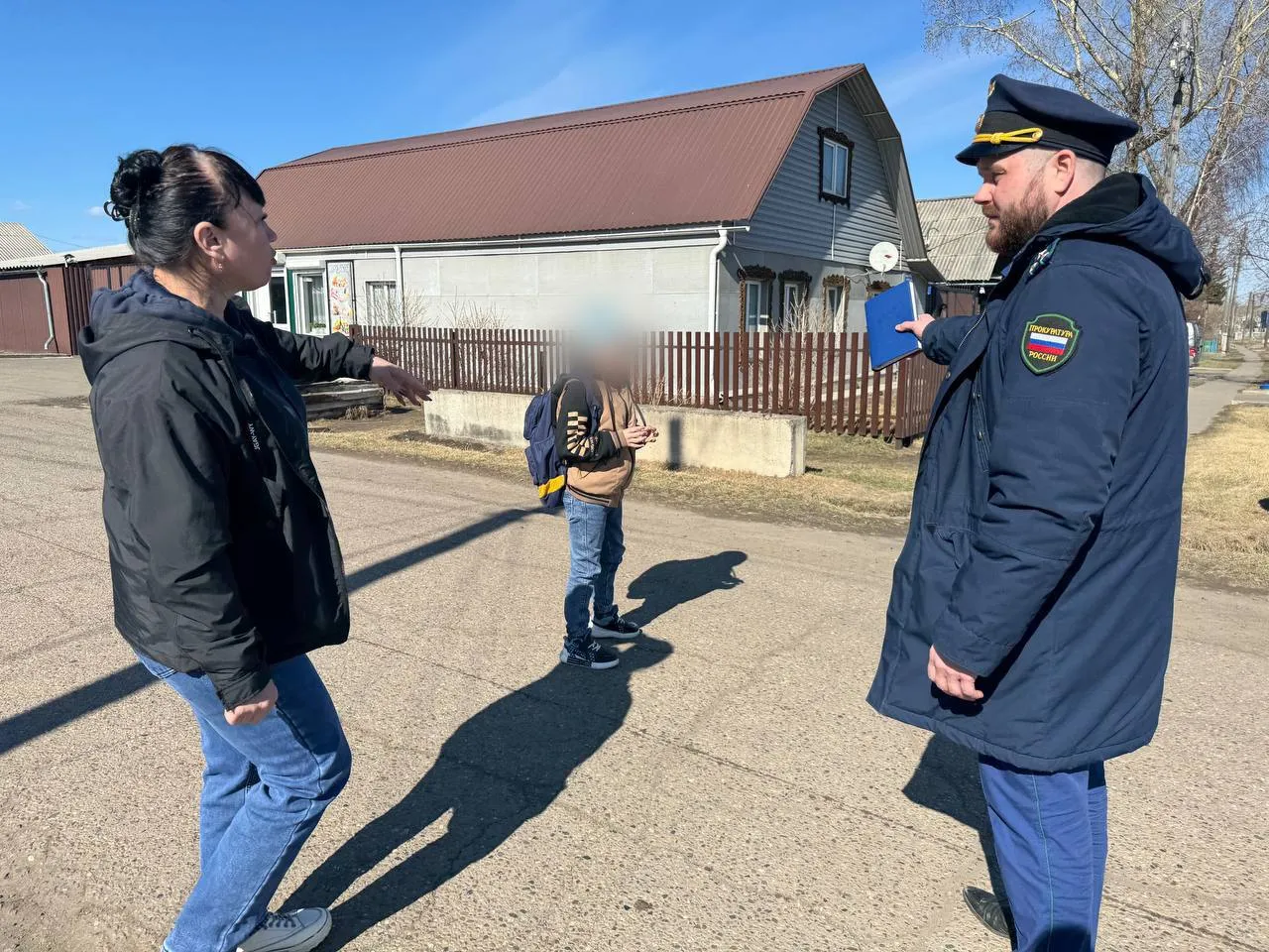 В Красноярском крае мужчина попытался похитить 9-летнего мальчика с детской площадки