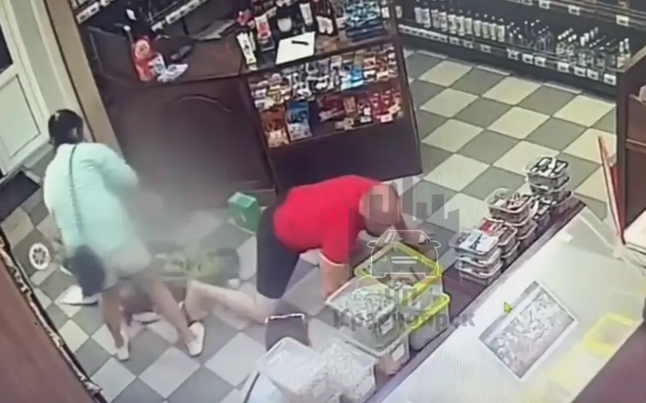 На красноярца завели уголовное дело из-за падения на коляску и избиения супруги