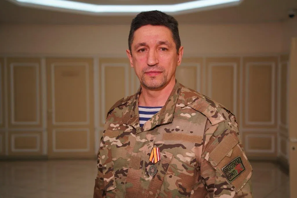 «Если защищаешь Родину, ты не можешь быть чужим». Разведчик-доброволец из Красноярска рассказал о том, почему поехал в Донбасс