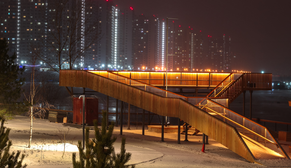 На Ярыгинскую набережную вернули освещение раньше запланированного