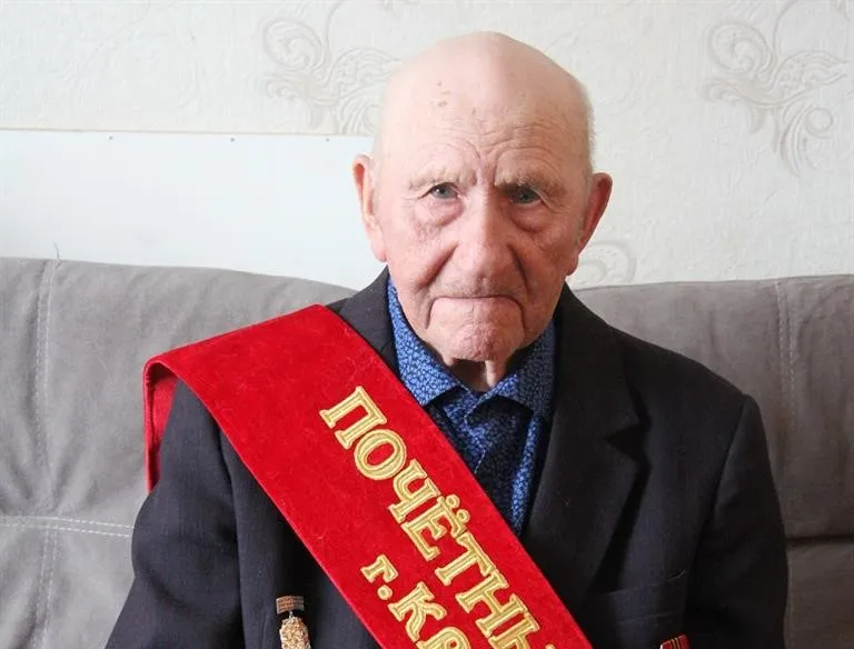 В Красноярске с 98-летием поздравили ветерана Великой Отечественной войны