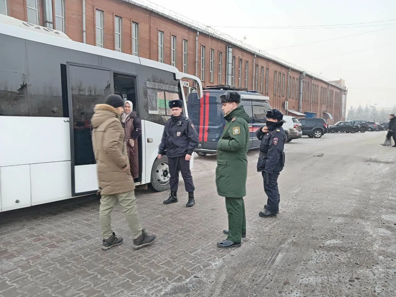 В Красноярске 11 мигрантов поставлены на воинский учет