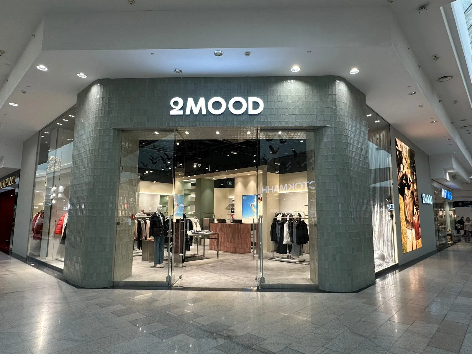 В Красноярске в ТРЦ «Планета» открылся первый в городе магазин 2MOOD