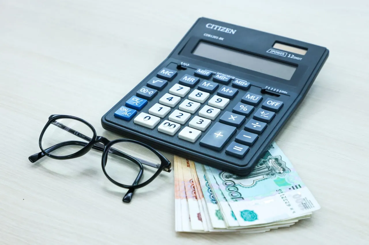 В Красноярском крае продавец вернул женщине почти 29 тысяч рублей за проблемный диван