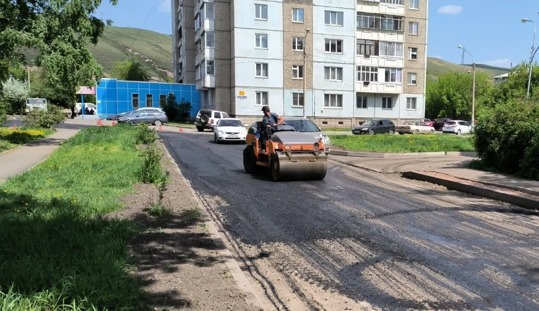 В Железнодорожном районе Красноярска вместо 9 отремонтируют 15 внутриквартальных подъездов
