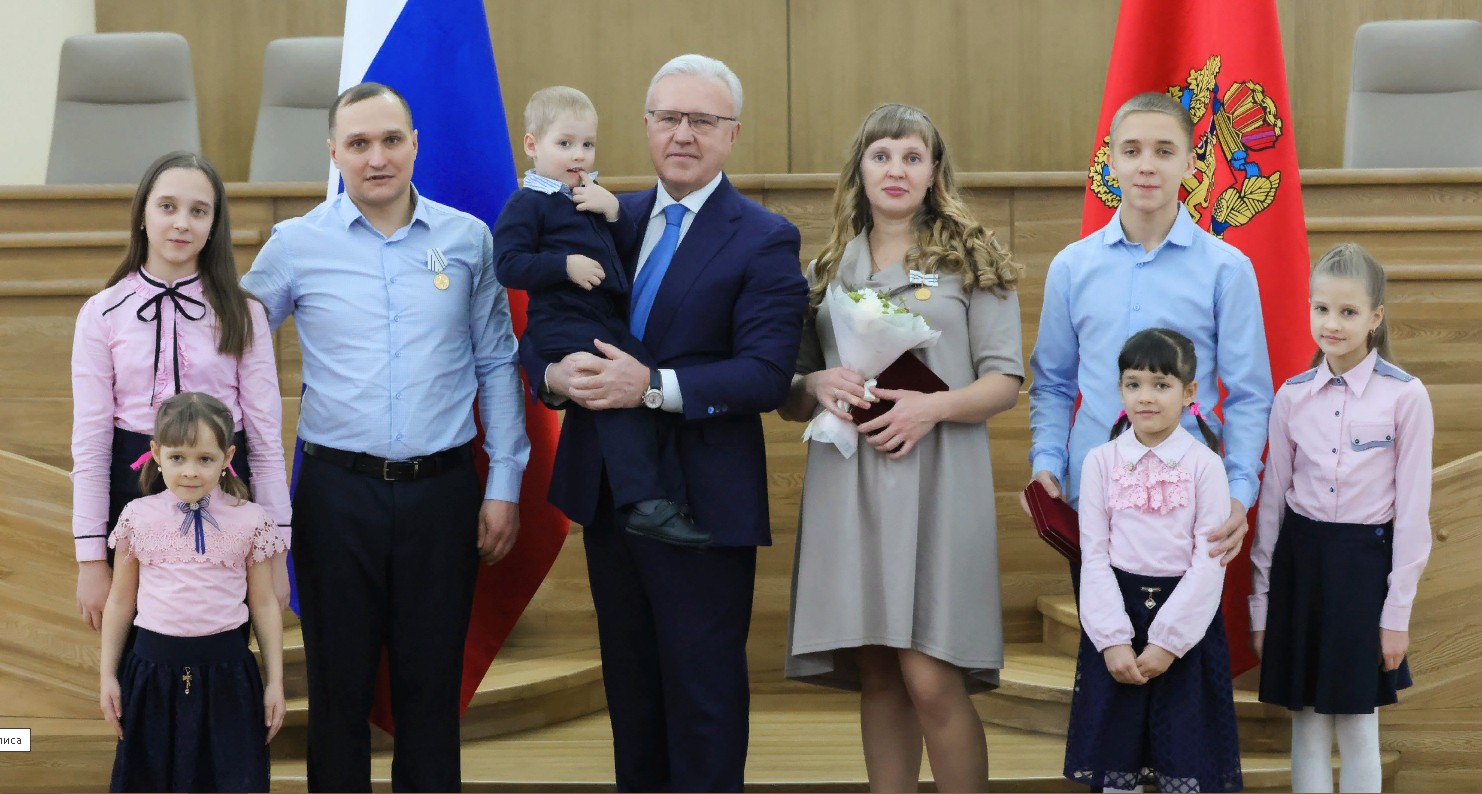 Губернатор Красноярского края Александр Усс вручил государственные, ведомственные и краевые награды