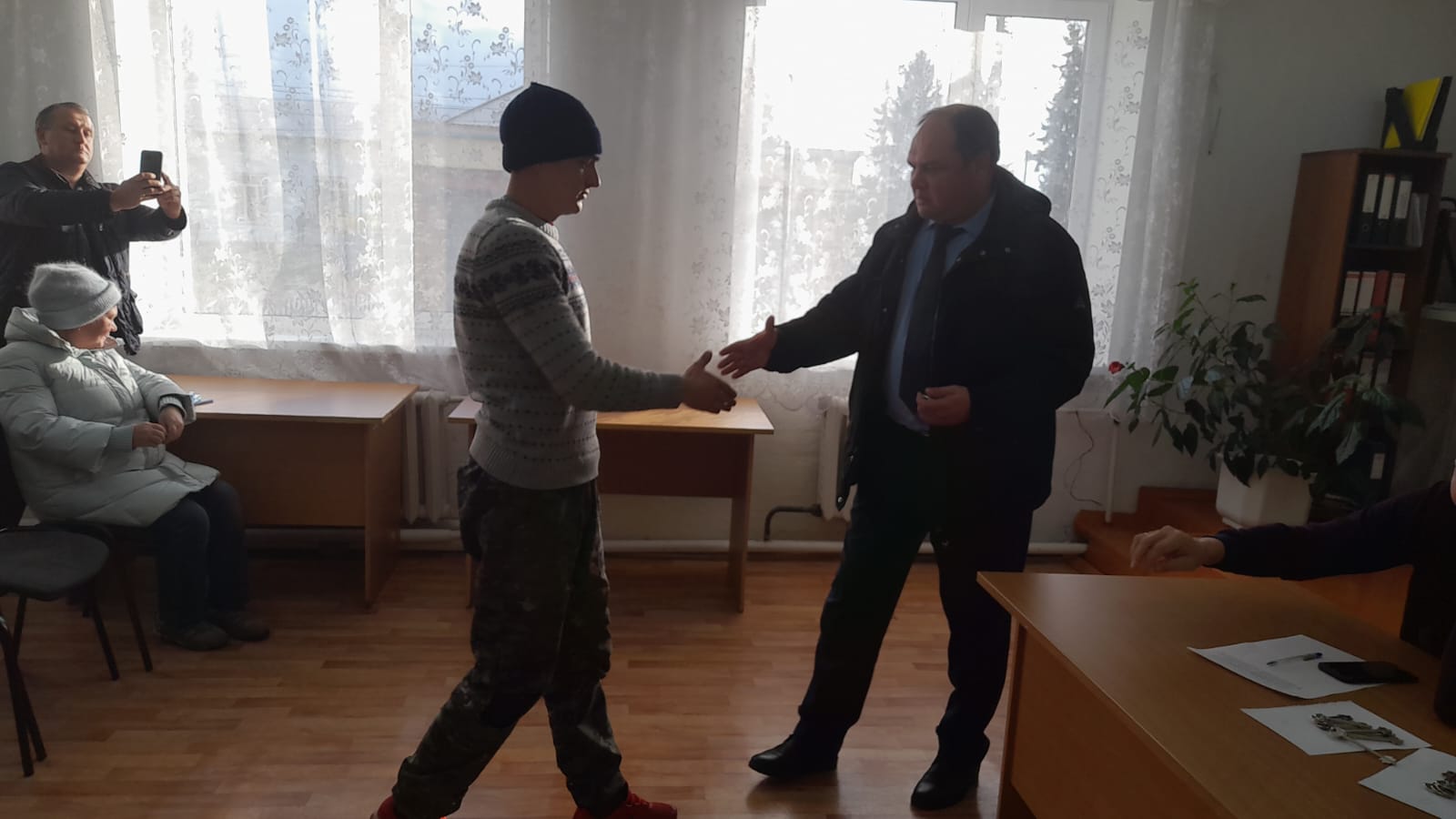 Еще 9 семей-погорельцев Красноярского края получили ключи от нового жилья