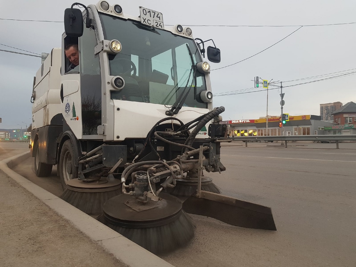 Красноярцы жалуются на поднимающую пыль дорожную технику