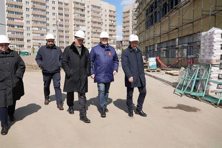 Мэр Красноярска Владислав Логинов проверил строительство школ в Советском районе