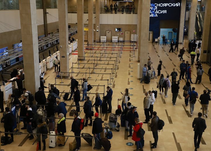 Из-за метели в аэропорту Красноярск задержали все рейсы