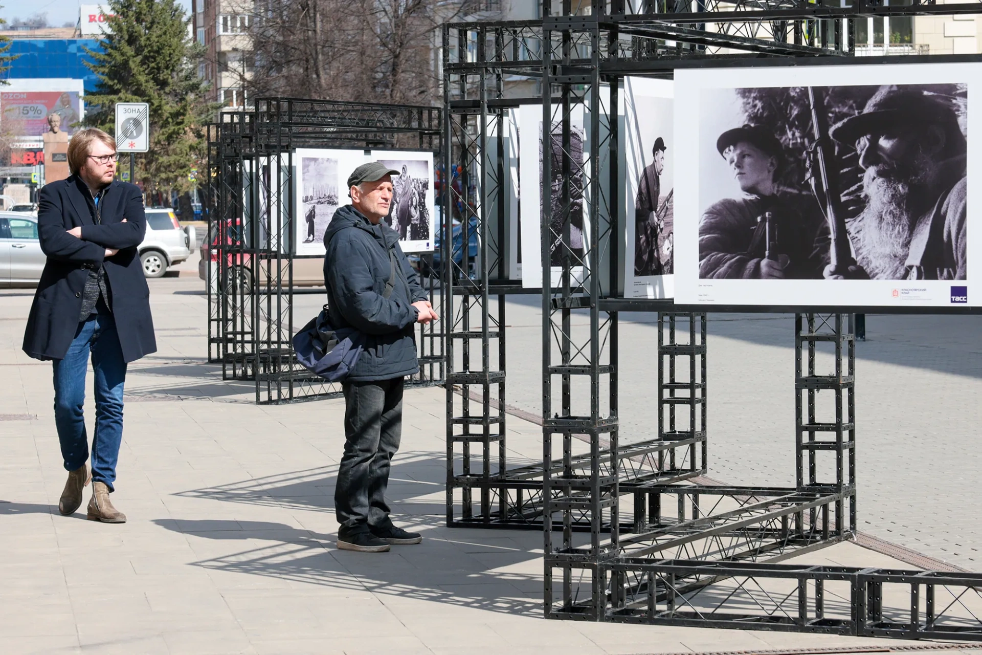 В центре Красноярска открылась фотовыставка с кадрами времен Великой Отечественной войны