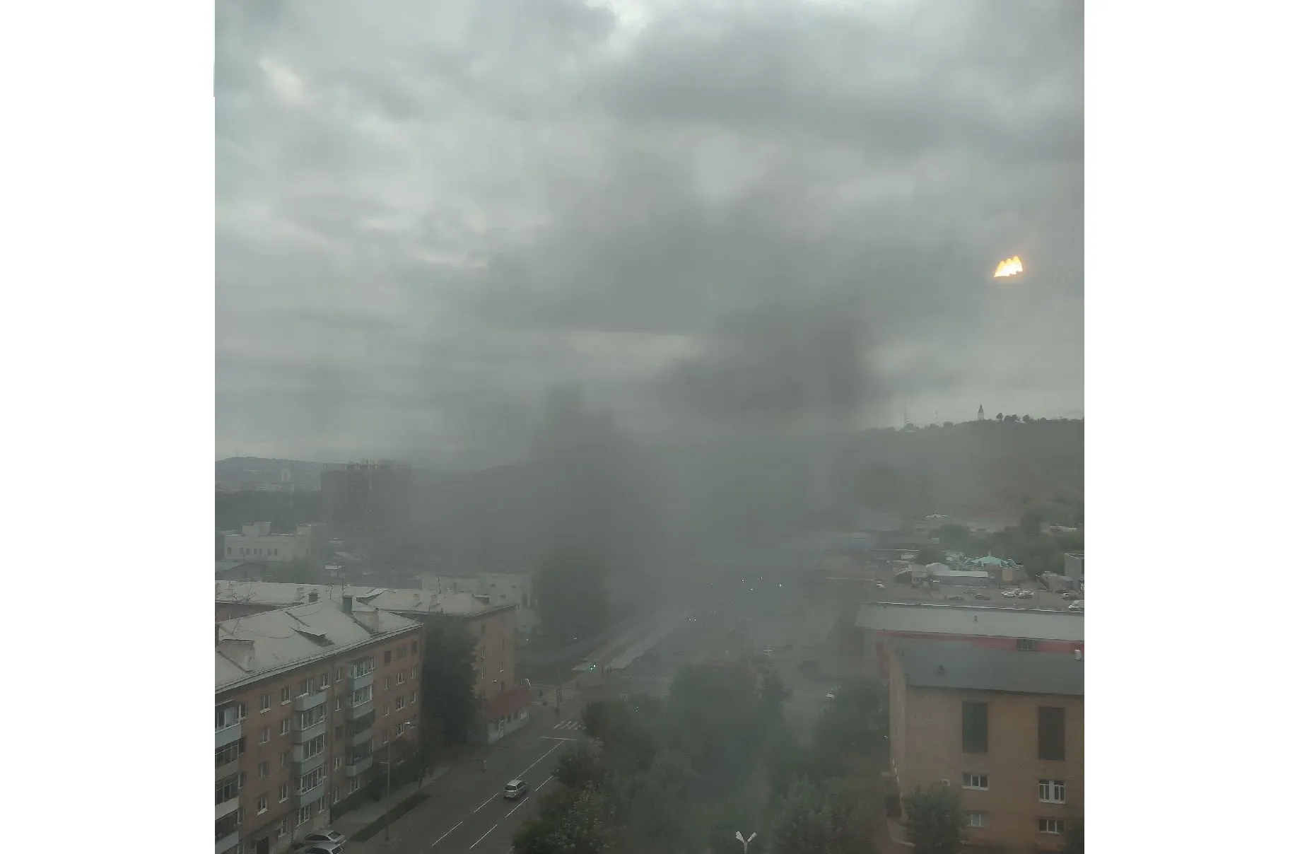 В центре Красноярска заметили столб черного дыма