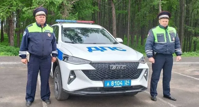 В Красноярском крае сотрудники ДПС доставили 5-летнего ребенка на экстренную операцию