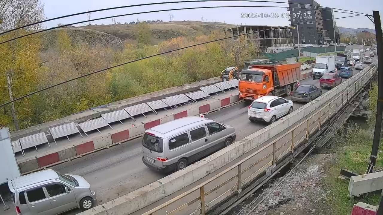 В Красноярске частично открыли движение по мосту через Качу на Брянской