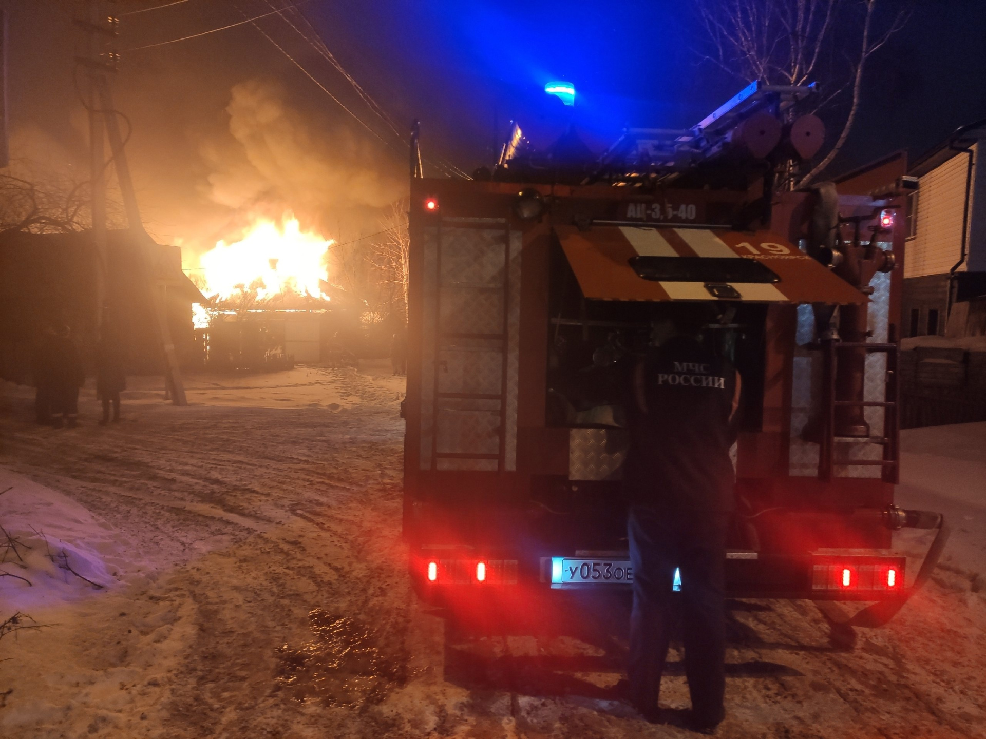 В Канске и Канском районе горят жилые дома