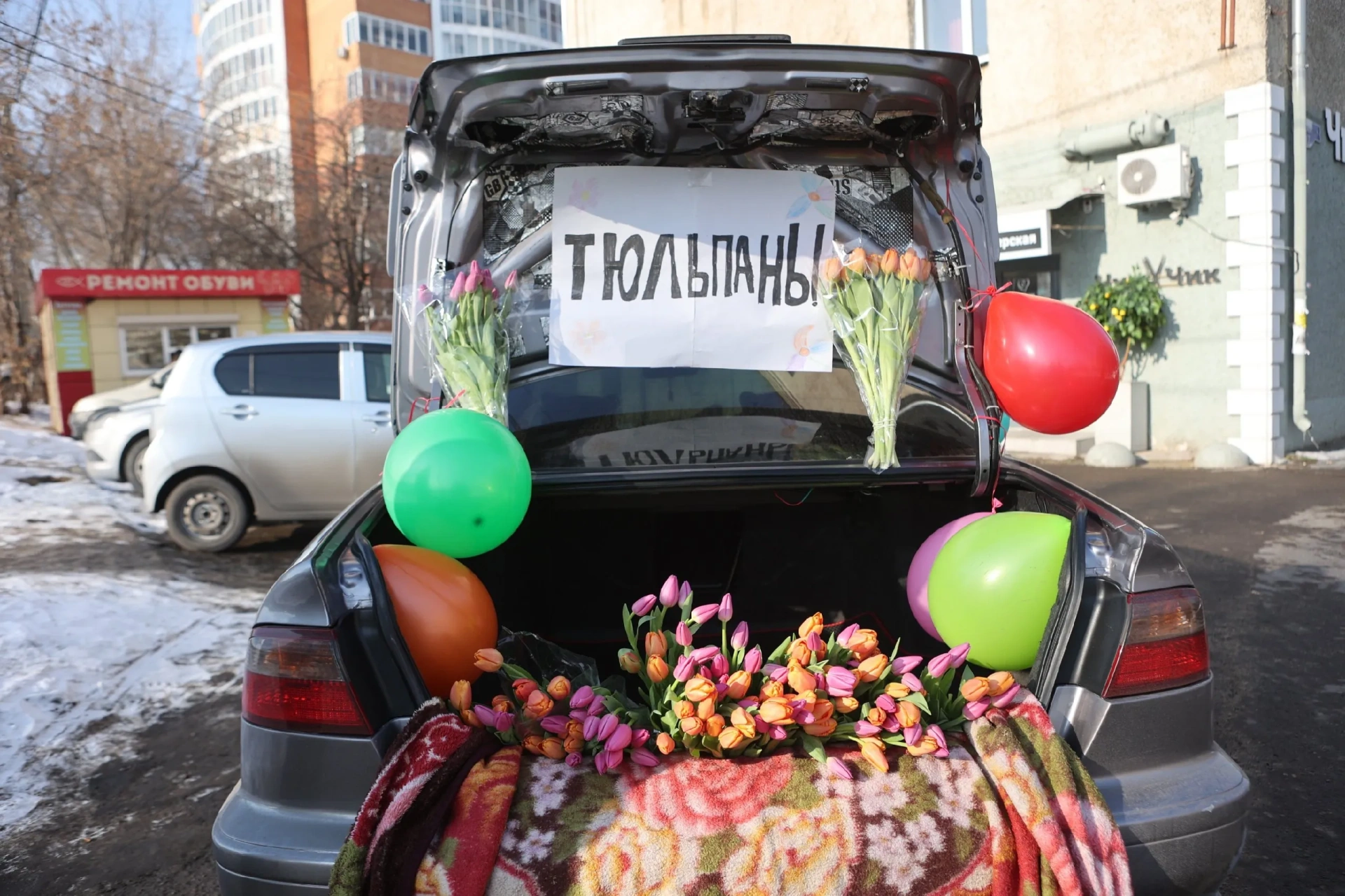 В Красноярске проходят рейды по точкам продажи тюльпанов