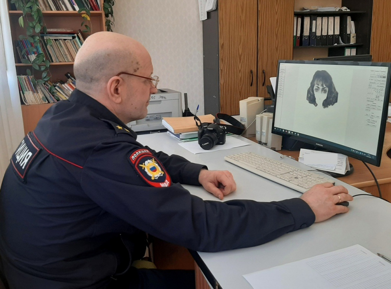 Жительница Красноярского края садилась в машины к дальнобойщикам и крала у них деньги