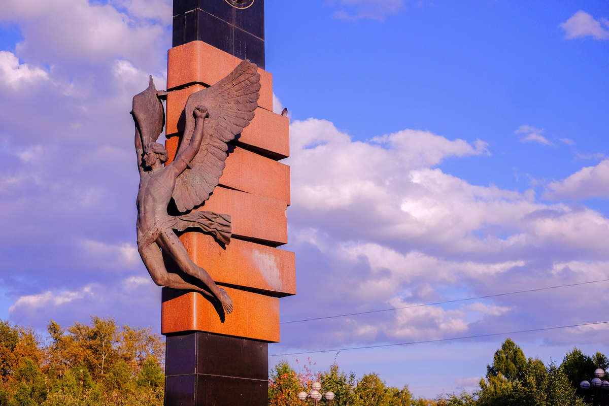 Икар_сквер Космонавтов.jpg