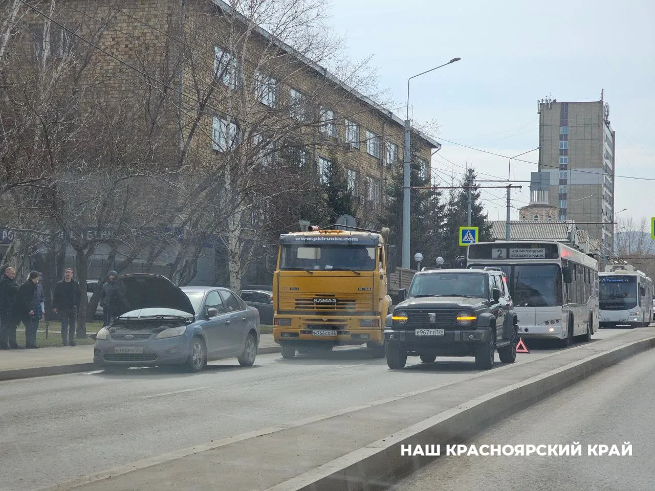 В Красноярске из-за массовой аварии на Маерчака образовался затор