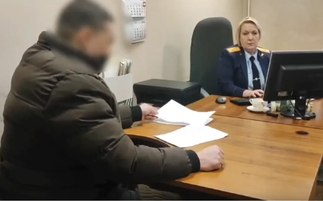 В Минусинске бывшего главврача больницы подозревают в получении взятки