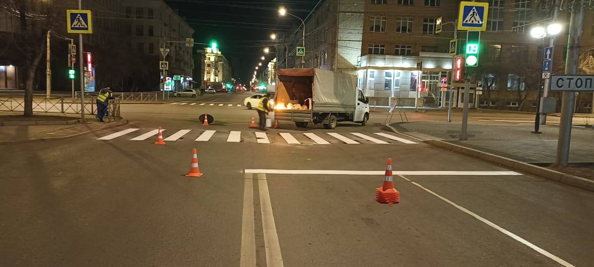 В Красноярске после зимы начали обновлять дорожную разметку
