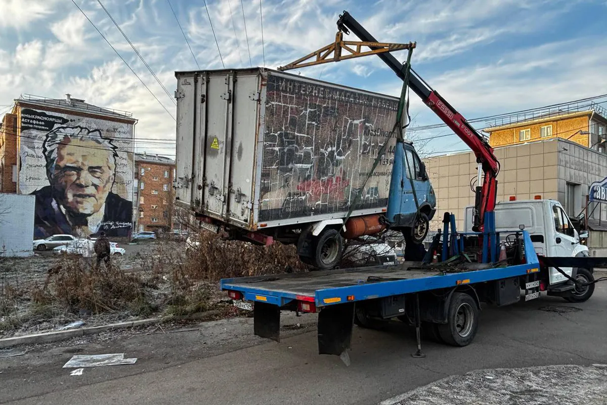 Из Свердловского района Красноярска вывезли 54 брошенных автомобиля