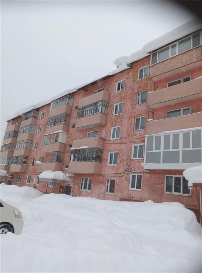 В Красноярском крае погиб рабочий при чистке крыши от снега