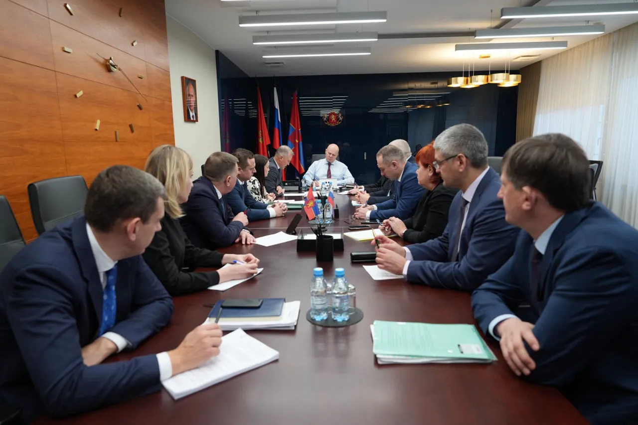 Владислав Логинов провёл совещание по вопросам вывоза ТКО в Красноярске