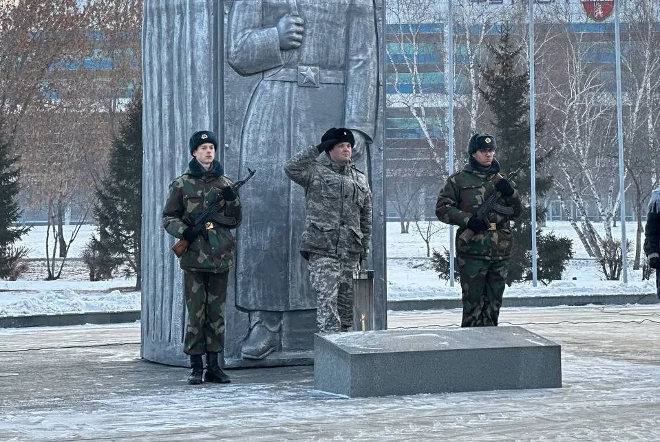 В Гвардейском парке в Красноярске зажёгся Вечный огонь