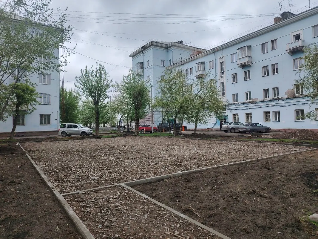 В Ленинском районе Красноярска приступили к ремонту дворов