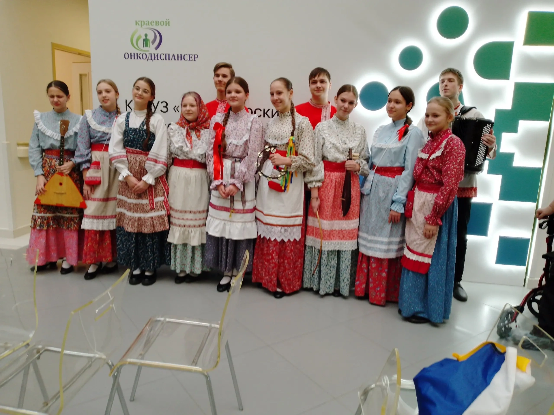 В Красноярском онкологическом диспансере провели концерт для пациентов