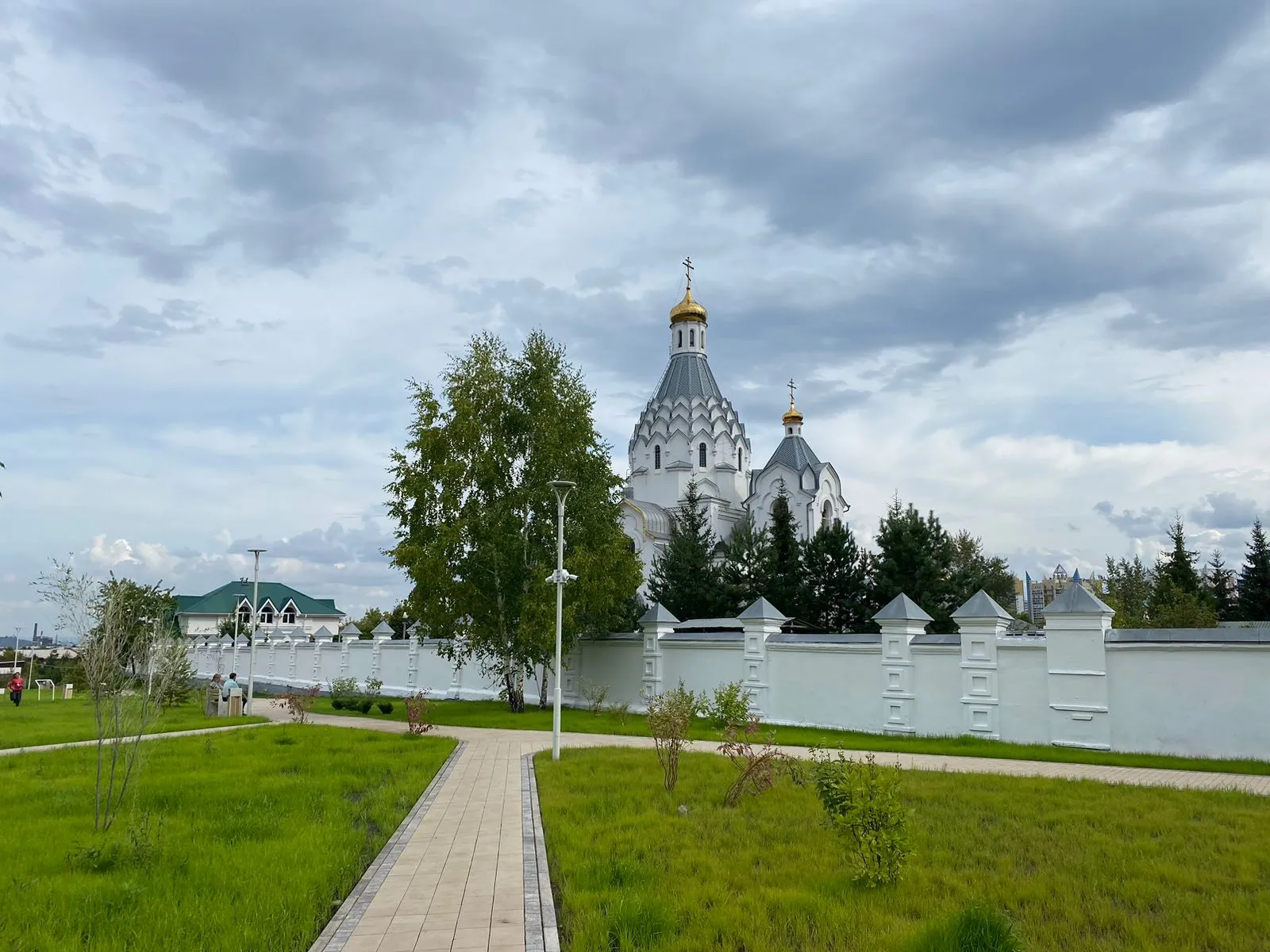 В Красноярске благоустроили сквер в Ветлужанке и набережную на Бугаче