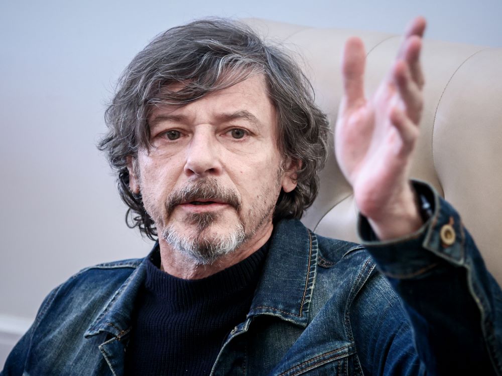 «Иногда ты идёшь к спектаклю, иногда — спектакль к тебе». Олег Рыбкин — о творческом и материальном