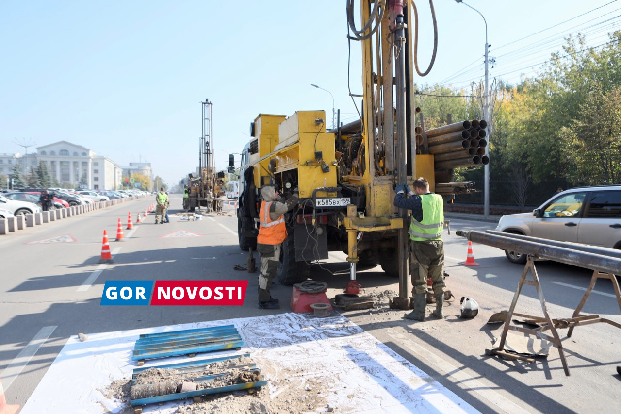 В Красноярске на площади Революции бурят скважины для строительства метро