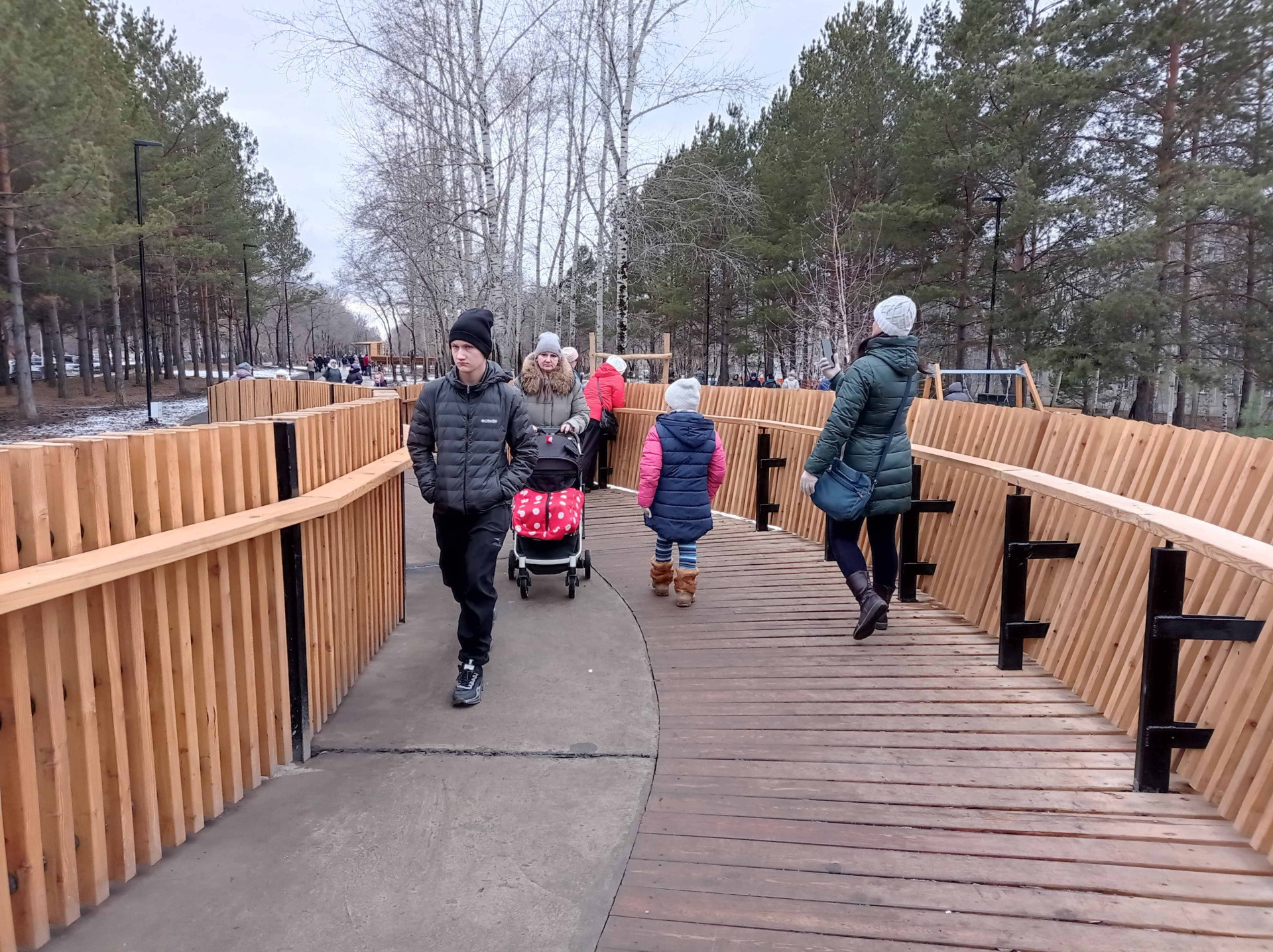 В Сосновоборске создали экопарк «Белкин Дом» со скейтпарком и большой детской площадкой