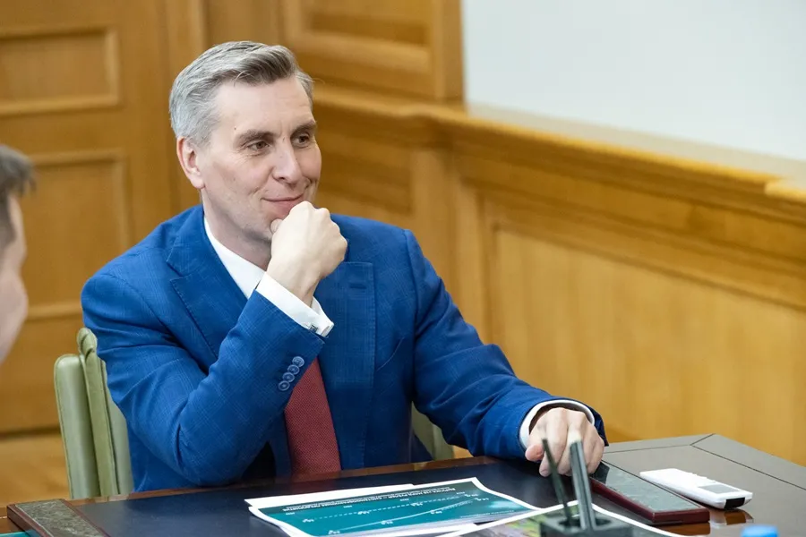 Спикер краевого парламента поздравил красноярских выпускников с окончанием школы