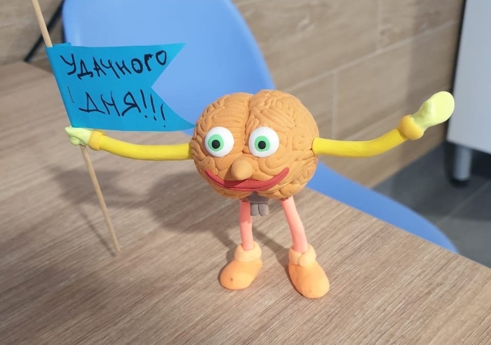 Пациентка подарила врачам Красноярской краевой больницы фигурки-талисманы