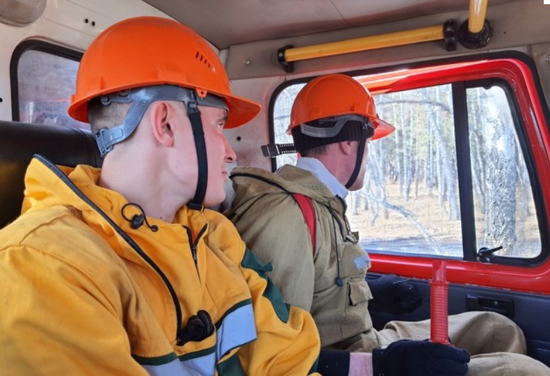 В Красноярском крае лесные пожарные спасли уникальную церковь от огня